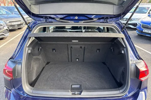 10 of 49 for Volkswagen Golf 1.0 TSI Active Euro 6 (s/s) 5dr