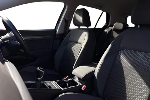 11 of 49 for Volkswagen Golf 1.0 TSI Active Euro 6 (s/s) 5dr