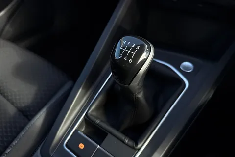 20 of 49 for Volkswagen Golf 1.0 TSI Active Euro 6 (s/s) 5dr