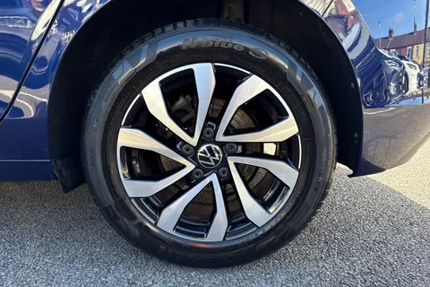 22 of 49 for Volkswagen Golf 1.0 TSI Active Euro 6 (s/s) 5dr