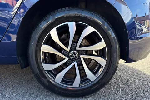 23 of 49 for Volkswagen Golf 1.0 TSI Active Euro 6 (s/s) 5dr