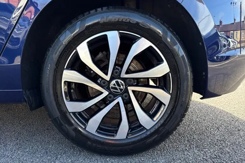 24 of 49 for Volkswagen Golf 1.0 TSI Active Euro 6 (s/s) 5dr