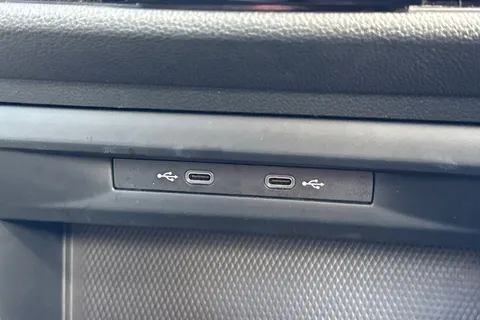 42 of 49 for Volkswagen Golf 1.0 TSI Active Euro 6 (s/s) 5dr