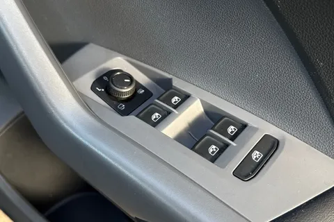 PK69GEJ Volkswagen T-Cross 1.0 TSI SE Euro 6 (s/s) 5dr Thumbnail #40