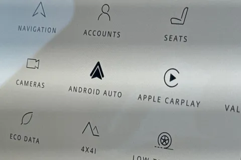 KW74HDN Land Rover Defender 110 3.0 D350 X-Dynamic HSE 5dr Thumbnail #38