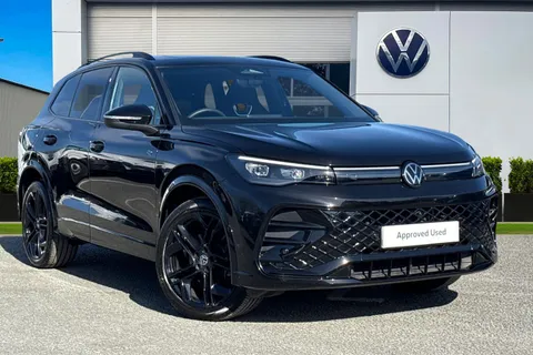 DG25ZPL Volkswagen Tiguan 2.0 TDI R-Line 5dr DSG⭐ Sunroof, Black Pack, Driver assistance package⭐ Thumbnail #2