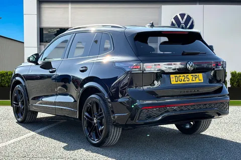 DG25ZPL Volkswagen Tiguan 2.0 TDI R-Line 5dr DSG⭐ Sunroof, Black Pack, Driver assistance package⭐ Thumbnail #3