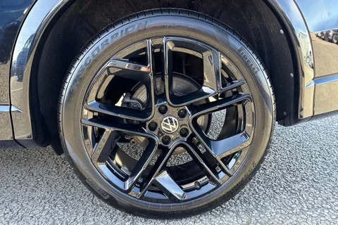 DG25ZPL Volkswagen Tiguan 2.0 TDI R-Line 5dr DSG⭐ Sunroof, Black Pack, Driver assistance package⭐ Thumbnail #11