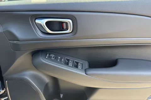 AE71SWJ Honda HR-V 1.5 eHEV Elegance 5dr CVT Thumbnail #24