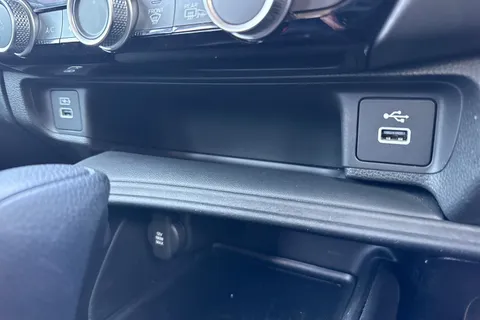 AE71SWJ Honda HR-V 1.5 eHEV Elegance 5dr CVT Thumbnail #40