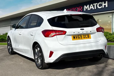 WV69OCB Ford Focus 1.0T EcoBoost ST-Line Euro 6 (s/s) 5dr Thumbnail #3