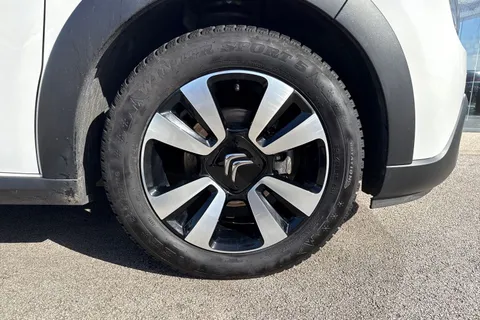 WJ74PXG Citroën C3 1.2 PureTech PLUS Euro 6 (s/s) 5dr Thumbnail #12