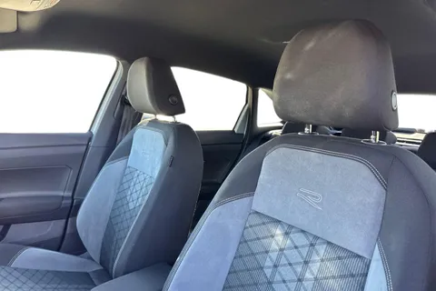 VN22UHT Volkswagen Taigo 1.0 TSI 110 R-Line 5dr DSG **BLACK ROOF PACK, REAR VIEW CAMERA** Thumbnail #17