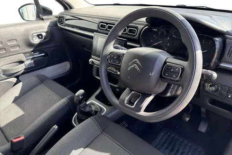 WJ74PXG Citroën C3 1.2 PureTech PLUS Euro 6 (s/s) 5dr Thumbnail #15