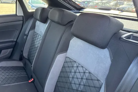 VN22UHT Volkswagen Taigo 1.0 TSI 110 R-Line 5dr DSG **BLACK ROOF PACK, REAR VIEW CAMERA** Thumbnail #20