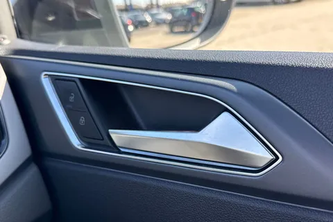 VN22UHT Volkswagen Taigo 1.0 TSI 110 R-Line 5dr DSG **BLACK ROOF PACK, REAR VIEW CAMERA** Thumbnail #22