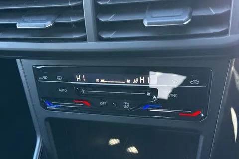 VN22UHT Volkswagen Taigo 1.0 TSI 110 R-Line 5dr DSG **BLACK ROOF PACK, REAR VIEW CAMERA** Thumbnail #23