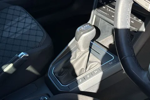 VN22UHT Volkswagen Taigo 1.0 TSI 110 R-Line 5dr DSG **BLACK ROOF PACK, REAR VIEW CAMERA** Thumbnail #24