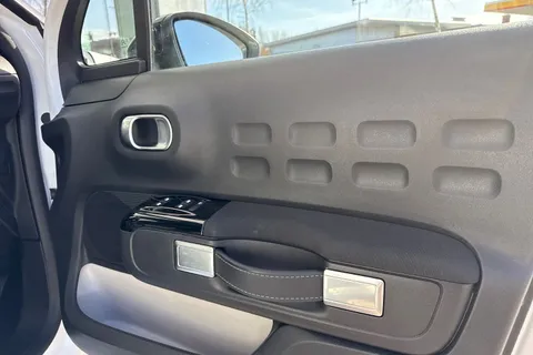 WJ74PXG Citroën C3 1.2 PureTech PLUS Euro 6 (s/s) 5dr Thumbnail #22