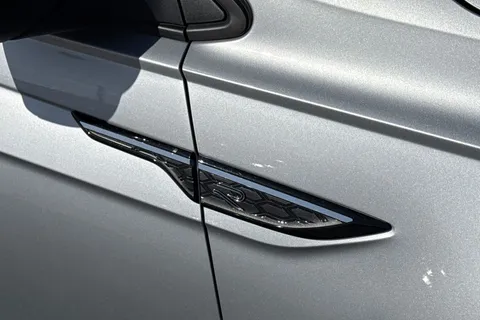 VN22UHT Volkswagen Taigo 1.0 TSI 110 R-Line 5dr DSG **BLACK ROOF PACK, REAR VIEW CAMERA** Thumbnail #26