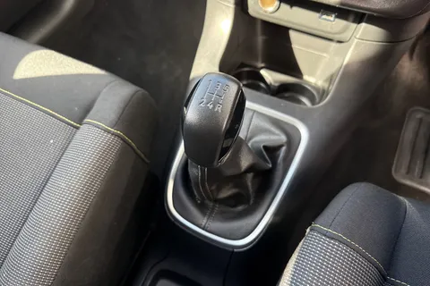 WJ74PXG Citroën C3 1.2 PureTech PLUS Euro 6 (s/s) 5dr Thumbnail #24