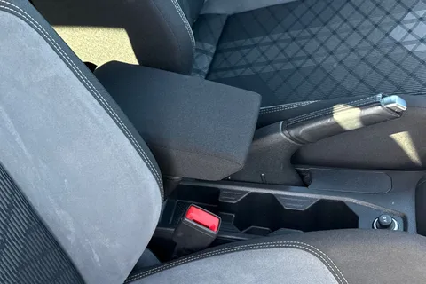 VN22UHT Volkswagen Taigo 1.0 TSI 110 R-Line 5dr DSG **BLACK ROOF PACK, REAR VIEW CAMERA** Thumbnail #35