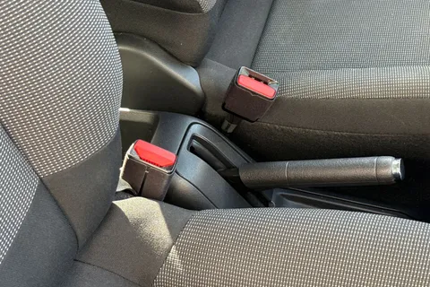 WJ74PXG Citroën C3 1.2 PureTech PLUS Euro 6 (s/s) 5dr Thumbnail #38