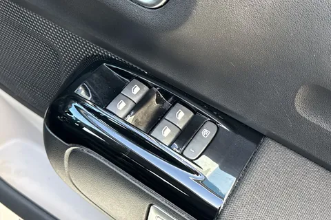 WJ74PXG Citroën C3 1.2 PureTech PLUS Euro 6 (s/s) 5dr Thumbnail #40