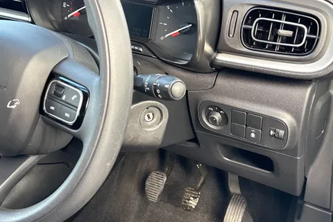 WJ74PXG Citroën C3 1.2 PureTech PLUS Euro 6 (s/s) 5dr Thumbnail #41