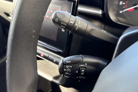 WJ74PXG Citroën C3 1.2 PureTech PLUS Euro 6 (s/s) 5dr Thumbnail #54