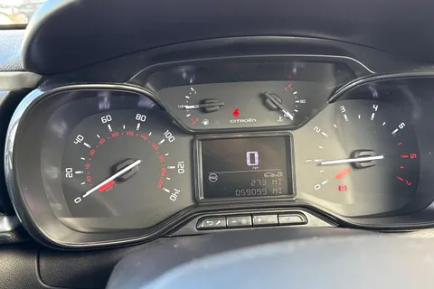 WJ74PXG Citroën C3 1.2 PureTech PLUS Euro 6 (s/s) 5dr Thumbnail #57