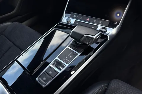 HJ72OYE Audi A6 Avant Avant Black Edition 40 TDI quattro 204 PS S tronic Thumbnail #24