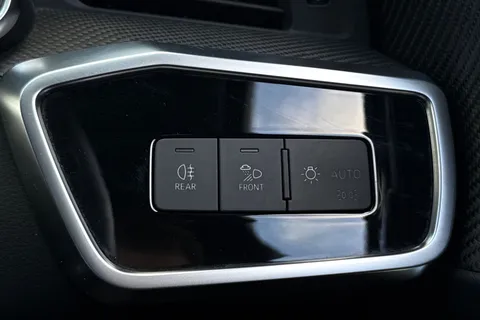 HJ72OYE Audi A6 Avant Avant Black Edition 40 TDI quattro 204 PS S tronic Thumbnail #41