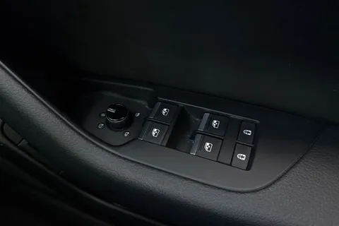 HJ72OYE Audi A6 Avant Avant Black Edition 40 TDI quattro 204 PS S tronic Thumbnail #44