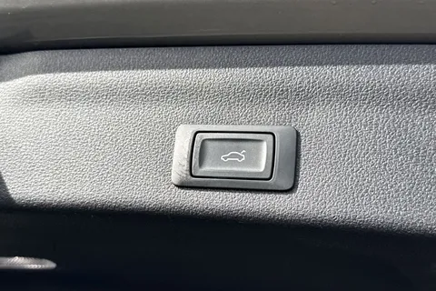 HJ72OYE Audi A6 Avant Avant Black Edition 40 TDI quattro 204 PS S tronic Thumbnail #47