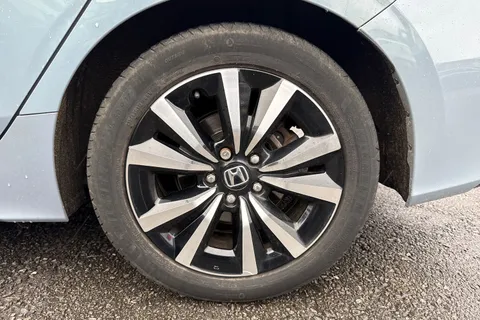 14 of 52 for HONDA CIVIC 2.0 eHEV Elegance 5dr CVT