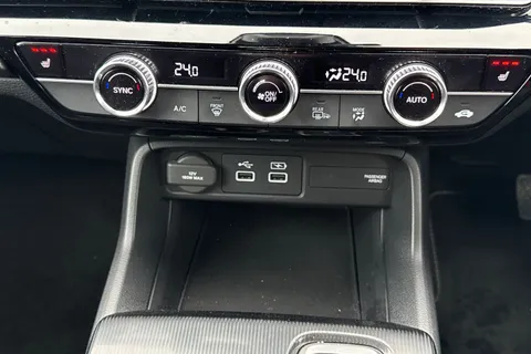 21 of 52 for HONDA CIVIC 2.0 eHEV Elegance 5dr CVT