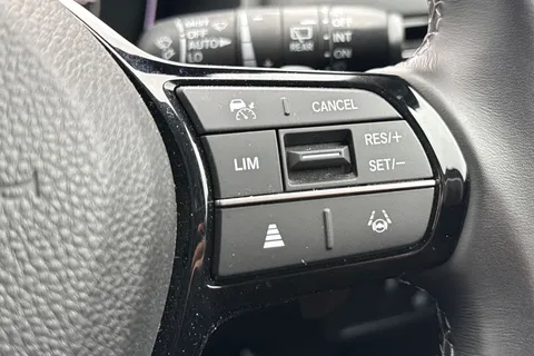 26 of 52 for HONDA CIVIC 2.0 eHEV Elegance 5dr CVT