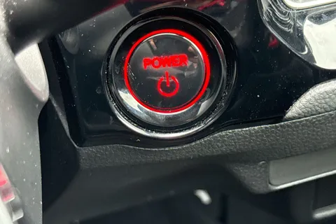 28 of 52 for HONDA CIVIC 2.0 eHEV Elegance 5dr CVT