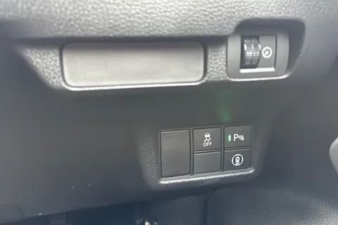 30 of 52 for HONDA CIVIC 2.0 eHEV Elegance 5dr CVT