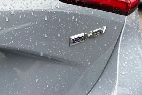 39 of 52 for HONDA CIVIC 2.0 eHEV Elegance 5dr CVT