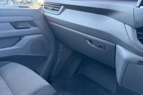 DG75BXJ Volkswagen Transporter 2.0 TDI 110 Commerce Pro Van Thumbnail #20