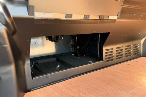 DG75BXJ Volkswagen Transporter 2.0 TDI 110 Commerce Pro Van Thumbnail #32