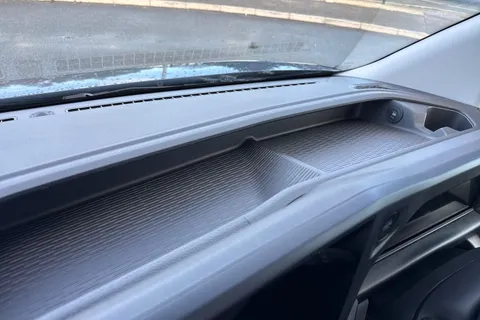 DG75BXJ Volkswagen Transporter 2.0 TDI 110 Commerce Pro Van Thumbnail #35