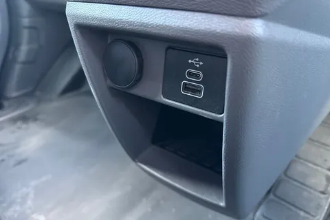 DG75BXJ Volkswagen Transporter 2.0 TDI 110 Commerce Pro Van Thumbnail #36