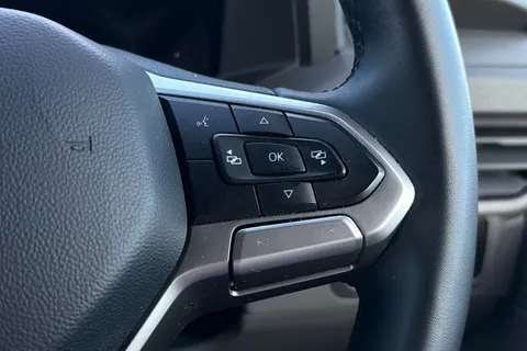 DG75BXJ Volkswagen Transporter 2.0 TDI 110 Commerce Pro Van Thumbnail #41