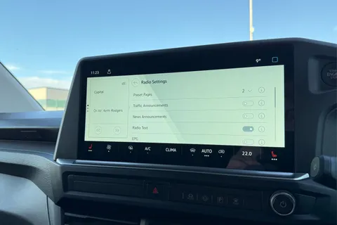 DG75BXJ Volkswagen Transporter 2.0 TDI 110 Commerce Pro Van Thumbnail #48