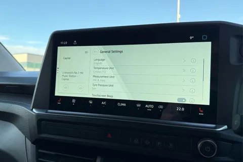 DG75BXJ Volkswagen Transporter 2.0 TDI 110 Commerce Pro Van Thumbnail #50