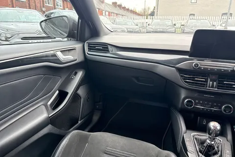 BA69PUY Ford Focus 2.3T EcoBoost ST Euro 6 (s/s) 5dr Thumbnail #16