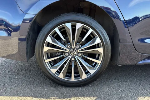 DC23AJO Toyota Corolla 1.8 VVT-h Design Touring Sports CVT Euro 6 (s/s) 5dr Thumbnail #12